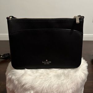 Black Kate Spade Crossbody bag 👜🥰